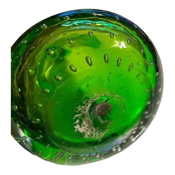 PAPERWEIGHT green pear hand blown bullicante bubbles. - Picture 4 of 6